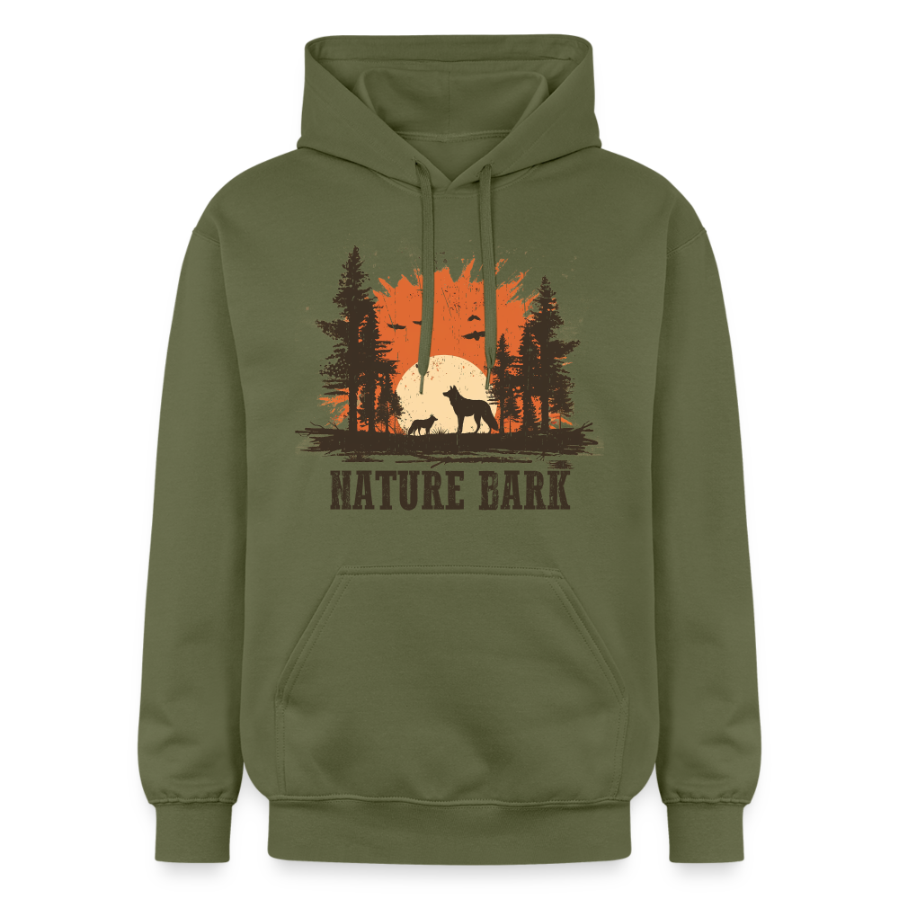 
                  
                    Unisex Softstyle® Hoodie | NatureBark - Militärgrün
                  
                